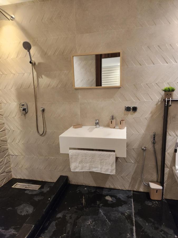 Modern Luxury Retreat: 2-Bedroom Apartment In The Heart Of Marrakech Marrakesh Eksteriør bilde
